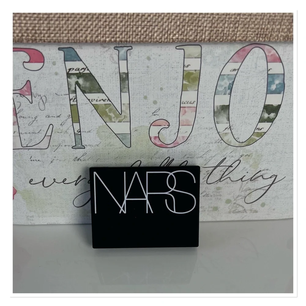 NARS Mini Light Reflecting Setting Powder - Picture 6 of 10